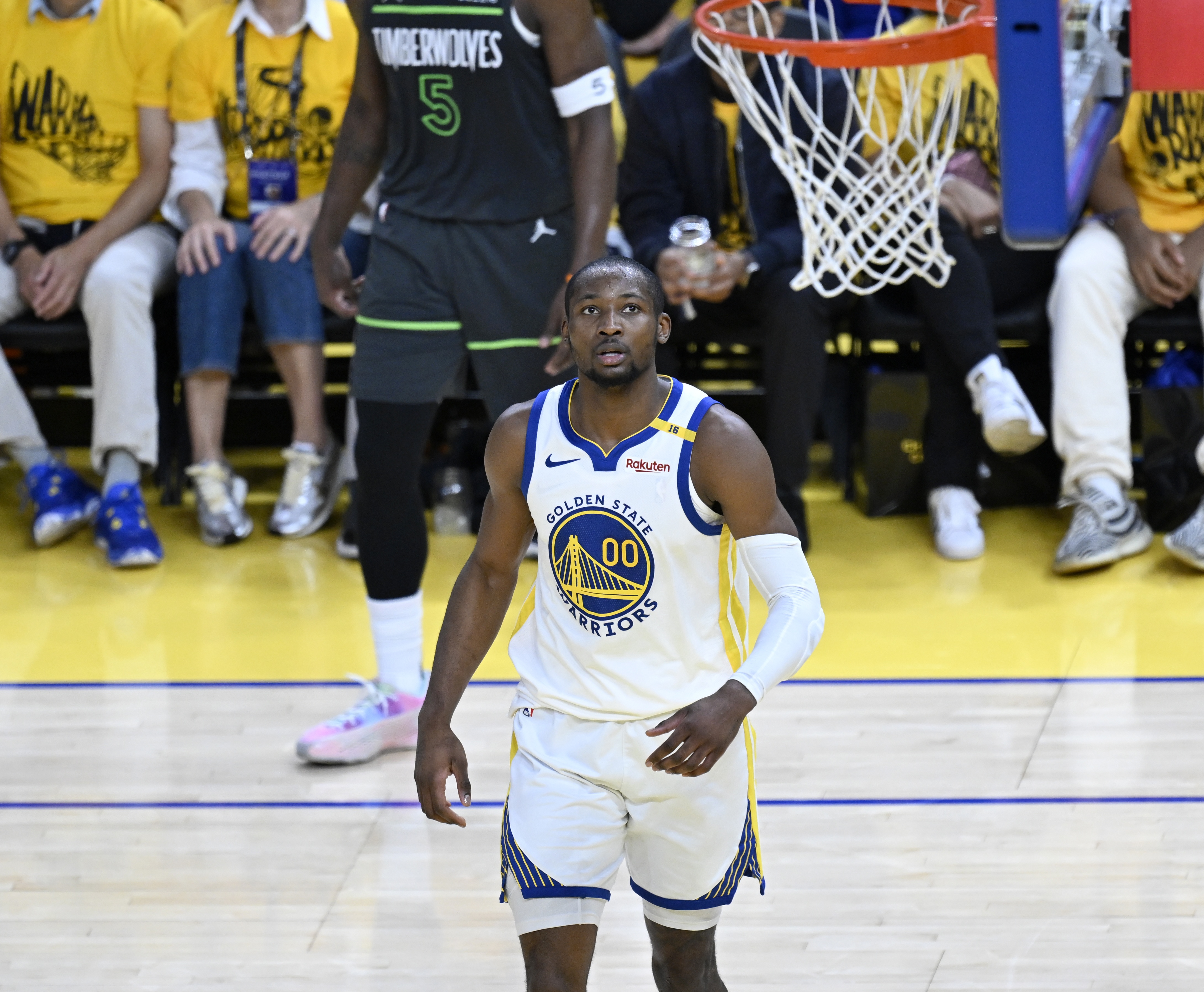 乐鱼官方网站-托马斯完成签约，库明加吉迪格莱姆斯成受限自由市场剩余焦点